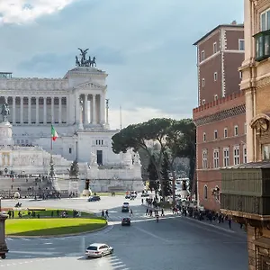 Amazing Piazza Venezia Apartment Rome